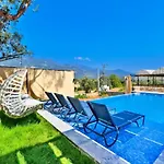 Seydikemer 2 Bedroom Secluded With Private Pool Hot Tub 빌라 *