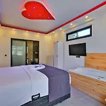 Seydikemer 2 Bedroom Secluded With Private Pool Hot Tub 페티예