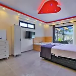 Seydikemer 2 Bedroom Secluded With Private Pool Hot Tub וילה *
