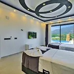 Seydikemer 2 Bedroom Secluded With Private Pool Hot Tub וילה פאטהיה